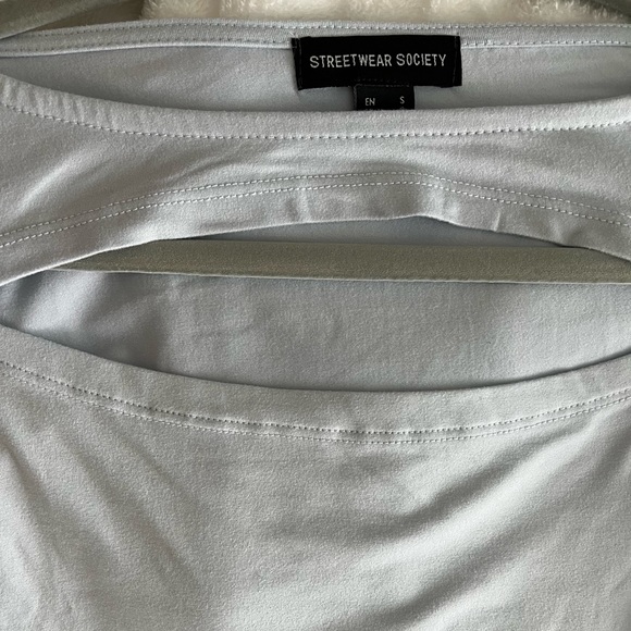 Forever 21 long sleeve crop top wirh chest slit. - Picture 4 of 5